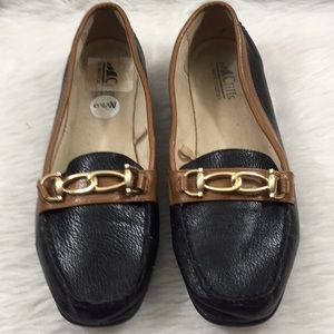 Cliff By White Mountain Gold Tone Chain Loafers